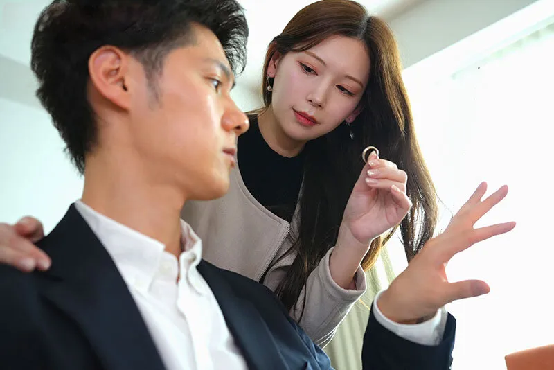Cô vợ đi đi chơi, người chồng ở nhà bị nhỏ em cô vợ gạ phang không trượt phát nào